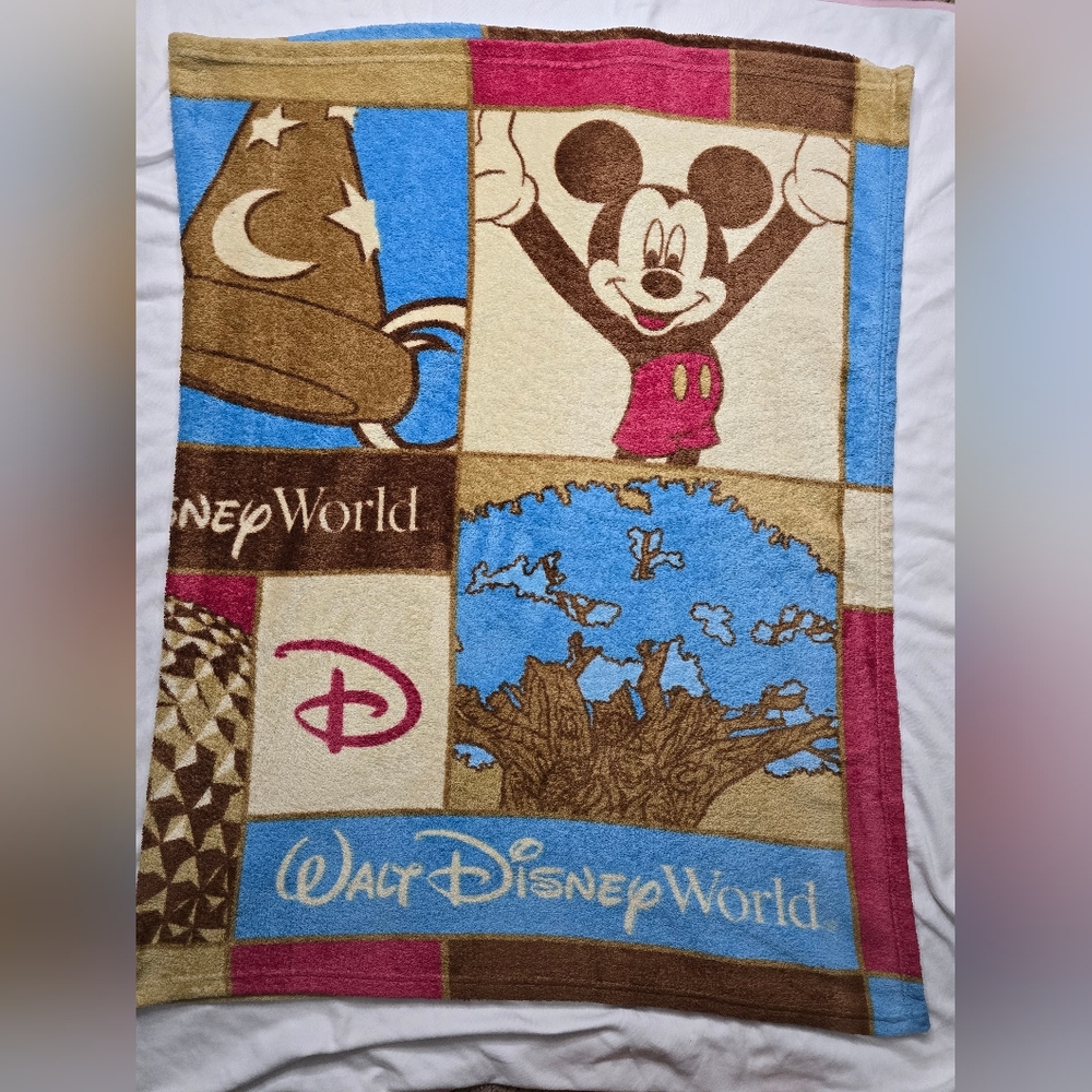 Walt Disney Theme Park Disneyland Mickey Mouse Red Blue Tan Fleece Throw Blanket - Picture 2 of 5